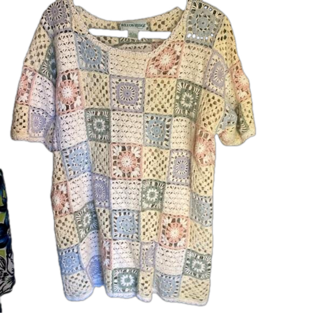 Ladies size L willow ridge crochet top